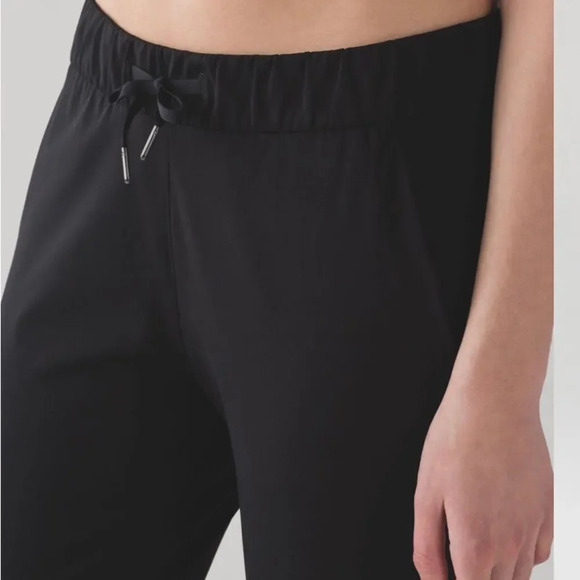 Lululemon On The Fly Pant *28" black pockets elastic waist + tie stretch ankle - Picture 5 of 9